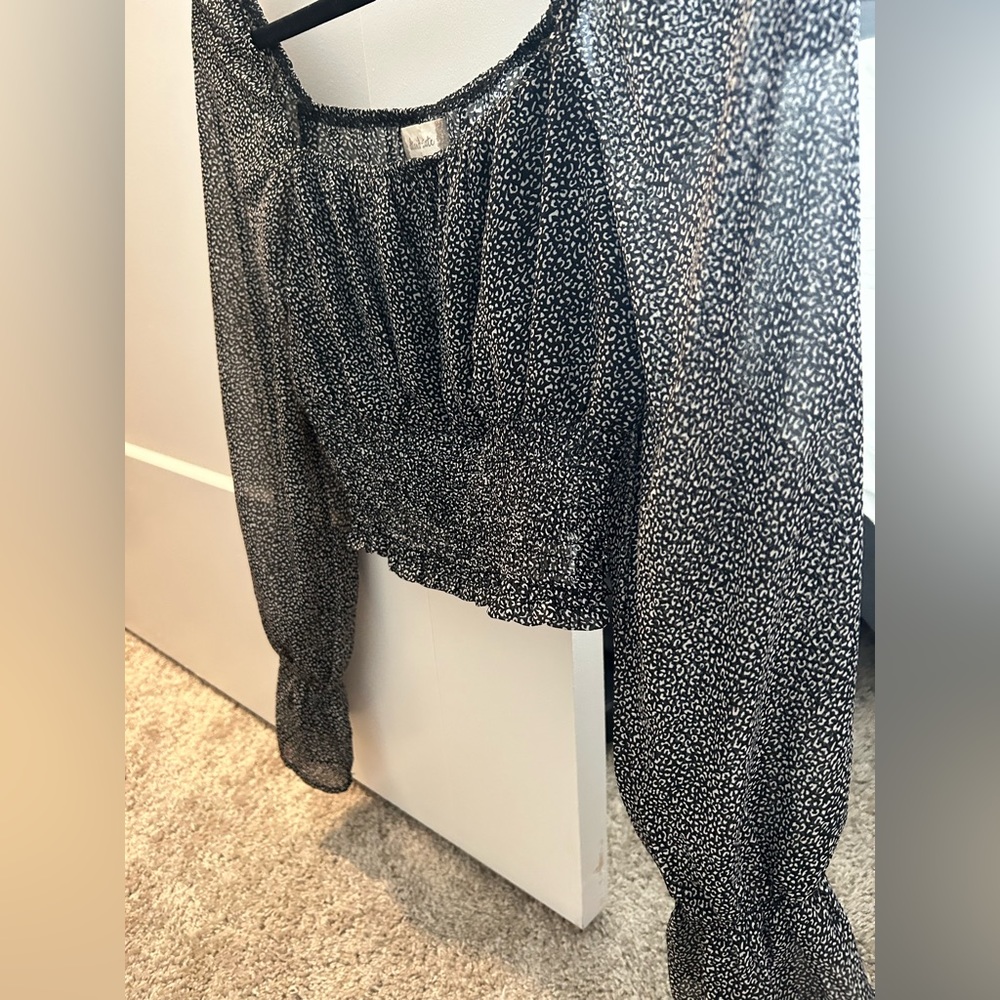 Altar’d State Cropped Leopard Print Long Sleeved Blouse - Picture 3 of 5